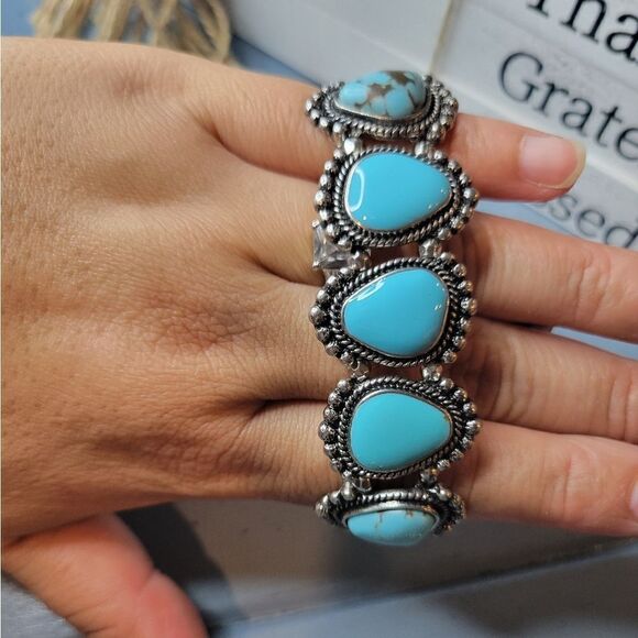 Stretchy faux turqouise fashion bracelet - Picture 2 of 11